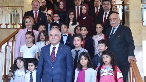 Genel Müdürümüz Funda KOCABIYIK , Sayın Bakan Nabi AVCI ve çocuklarımızla Türkiye Büyük Millet Meclisi´nde