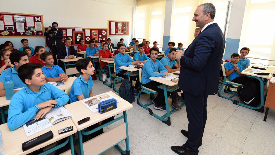 2019-2020 Eğitim Öğretim Yılının İlk Hukuk ve Adalet Dersi Adalet Bakanı Gül'den