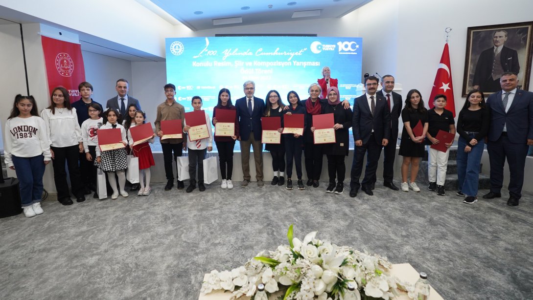 29 Ekim Cumhuriyet Bayramı'nın 100. Yıl Dönümü Törenleri Kapsamında Resim-Şiir ve Kompozisyon Yarışmasında Dereceye Giren Öğrencilere Ödülleri Verildi ve Sergi Düzenlendi.