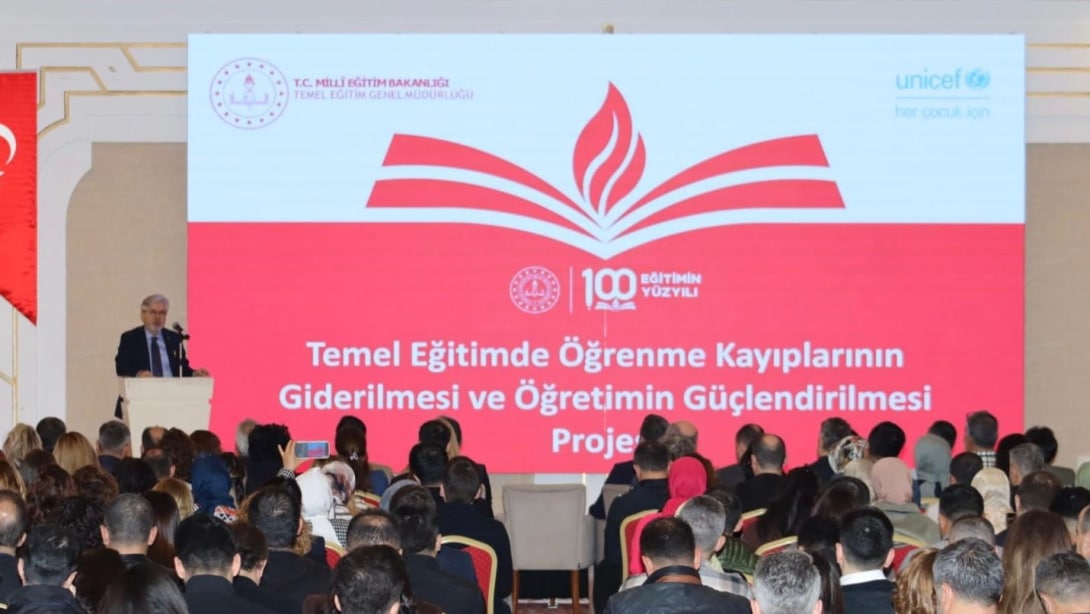 Temel Eğitimde Öğrenme Kayıplarının Giderilmesine Yönelik Eğitici Eğitimi Kursu Açılış Programı Bakan Yardımcımız Sayın Ömer Faruk Yelkenci'nin Katılımıyla Gerçekleştirildi.